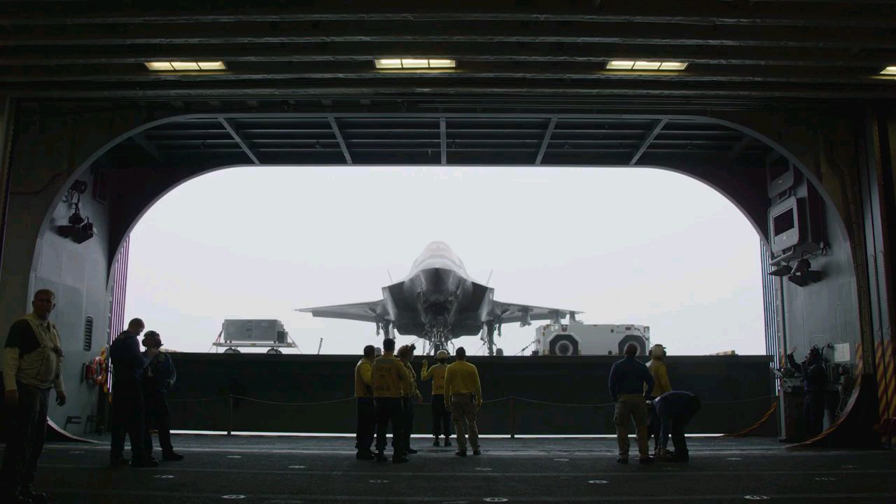 海军陆战队最新的F-35B将两栖舰改装成轻型航母